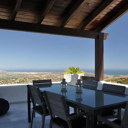 Spacious In Marbella With Swimming Pool 公寓 *