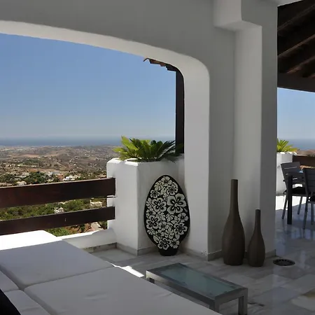 公寓 Spacious In Marbella With Swimming Pool