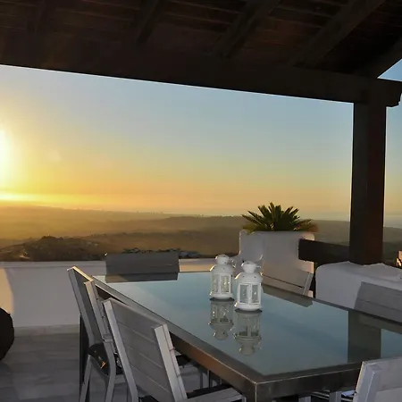Spacious In Marbella With Swimming Pool 公寓