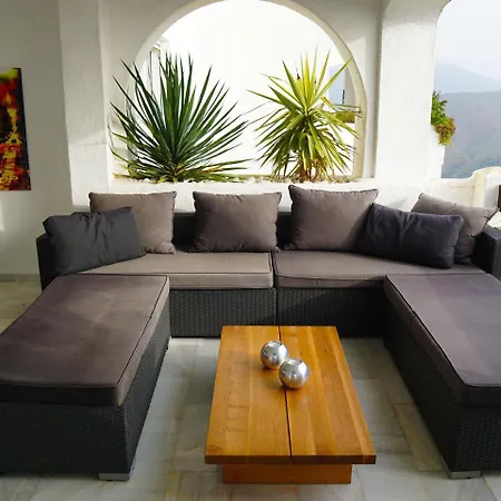 公寓 Spacious In Marbella With Swimming Pool
