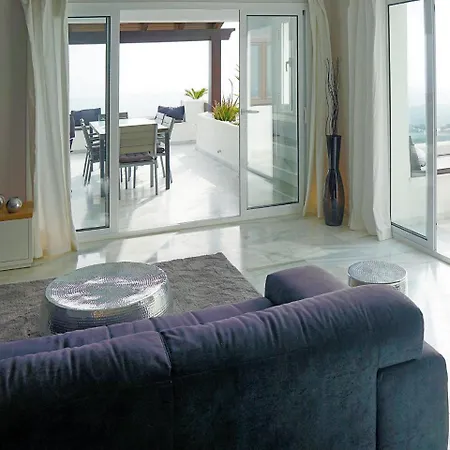 公寓 Spacious In Marbella With Swimming Pool